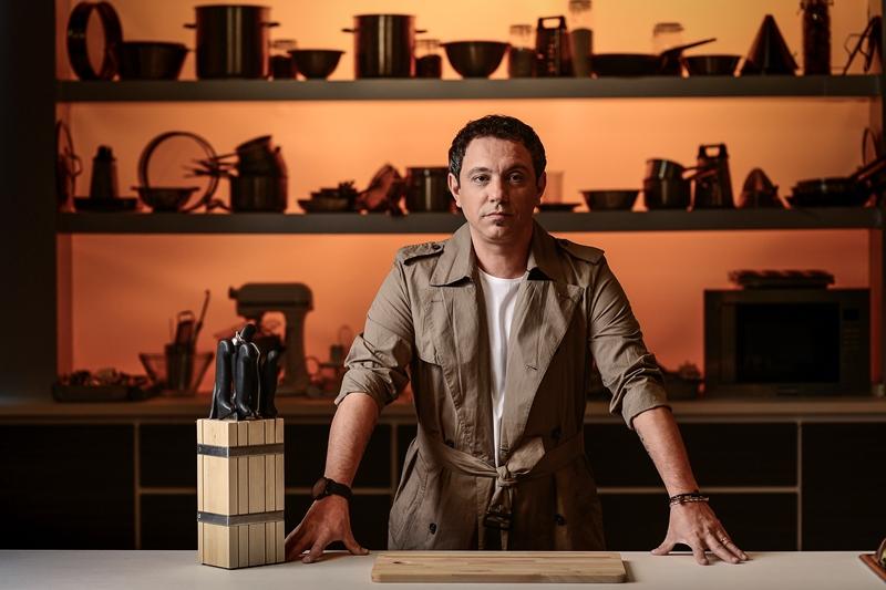 &bdquo;O să-ți c&acirc;nt la nuntă fix asta&rdquo;! R&acirc;zi cu lacrimi dacă vezi ce surpriză pregătește chef Sorin Bontea lui Scărlătescu!