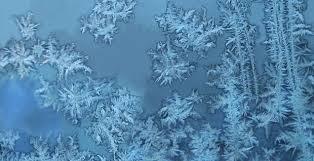 Val de frig peste Rom&acirc;nia! S-au &icirc;nregistrat cele mai scăzute temperaturi din această toamnă: - 6 grade Celsius. C&acirc;t mai ține vremea rea