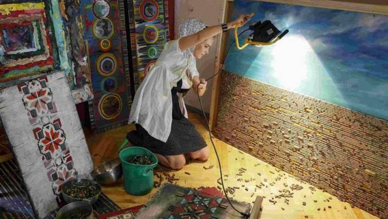 O artistă din Ucraina ''pictează'' cu gloanțe, iar operele arată de-a dreptul genial!