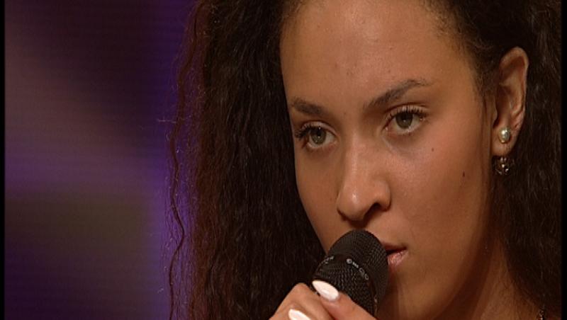 Este jumătate italiancă, jumătate africancă. Enrica Tara, de la X Factor Italia, direct în fața milioanelor de români! “Aş fi nebun să te las să pleci din concursul ăsta”