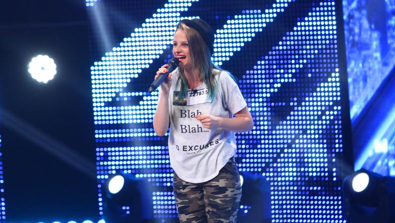 “Eşti fata cu cea mai bună mitralieră de la X Factor”. Mirela Cumpănaș, rapp de zile mari pe scena X Factor. Miki de la K-Pital a fost alături de ea