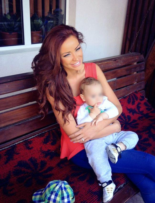 Bianca Drăguşanu a vorbit pentru prima  oară despre fetița ei: &bdquo;C&acirc;nd o văd aşa mică...&rdquo; Vedeta are nevoie urgent de o bonă!