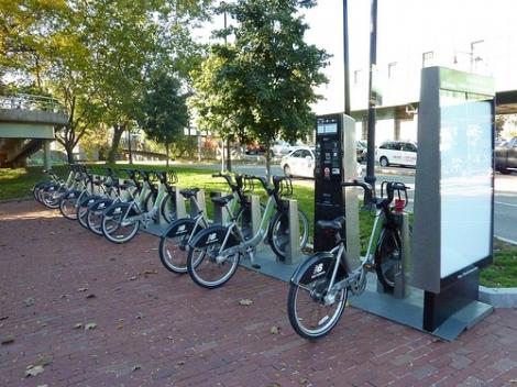 Au apărut primele stații automatizate de închiriere de biciclete din București! Unde le găsești?