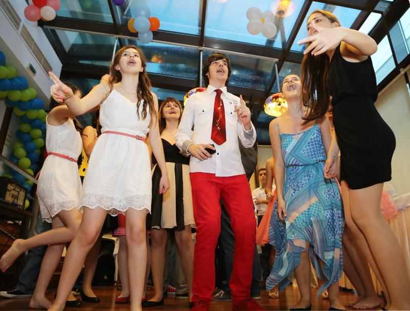 &rdquo;Dacă m&acirc;ine ar fi ultima zi din viața voastră, pe cine ați vrea să executați?" &Icirc;ntrebarea pusă de o profesoară a declanșat un scandal monstru. Profesorii și maneliștii, pe lista elevilor