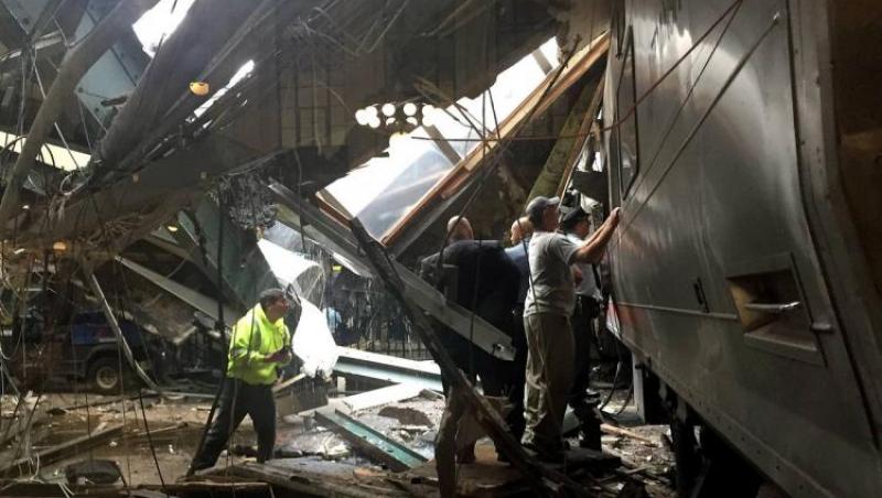 Accident feroviar în SUA. Trei morţi şi aproape 100 de răniţi după ce un tren a intrat într-o gară