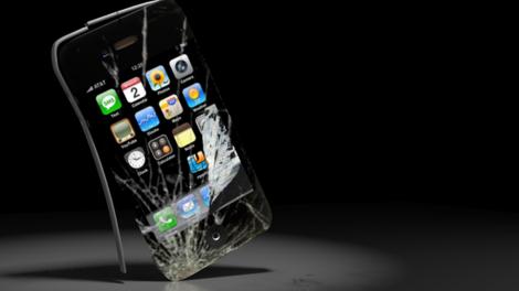 VIDEO! iPhone-uri și iMac-uri sparte de un bărbat care a distrus un magazin Apple. Paguba este uriașă: cât are de plătit