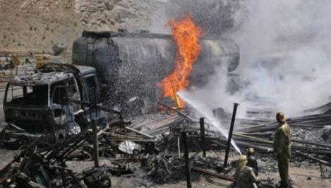 Afganistan: Cel puțin 35 de morți și 20 de răniți într-o coliziune între un autocar și un camion cisternă