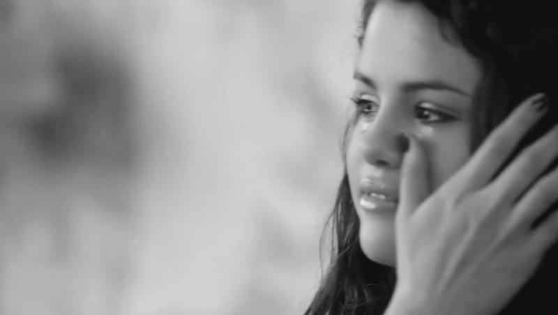 Selena Gomez, între chimioterapie, lacrimi și concerte anulate. Le-a arătat fanilor poză recentă, iar durerea i se citește pe chip!