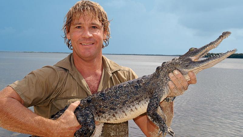 Au trecut zece ani de când „vânătorul de crocodili” Steve Irwin a murit! Între timp, fetița sa a devenit o femeie superbă! Cum arată Bindi?