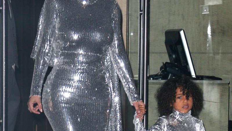 Kim Kardashian și fiica sa, apariție de excepție! Cum au arătat cele două, îmbrăcate în ținute identice
