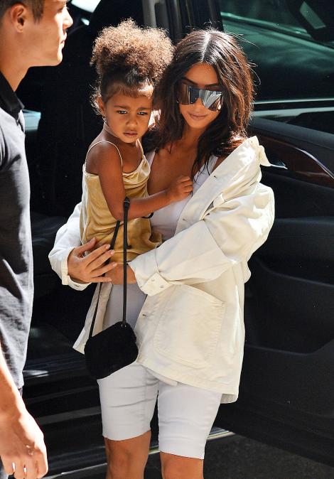 Kim Kardashian și fiica sa, apariție de excepție! Cum au arătat cele două, îmbrăcate în ținute identice