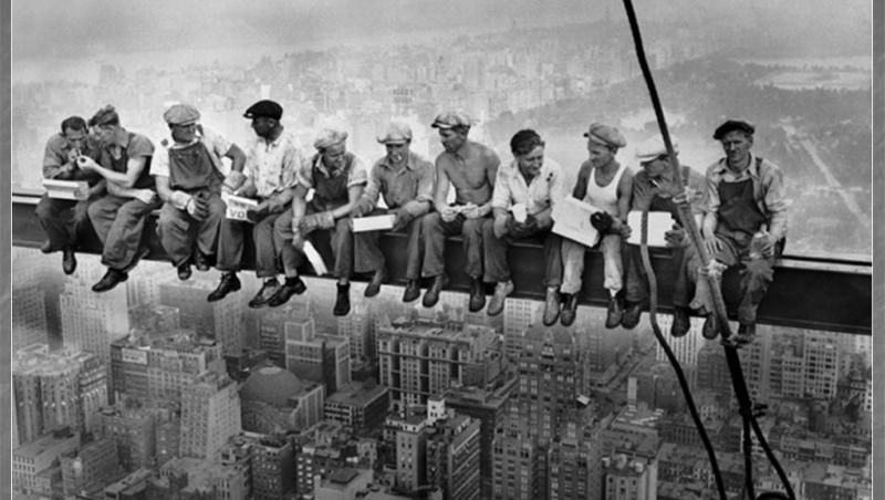 Cea mai tare poză din istorie e făcătură! Minciună cu muncitori luând prânzul la 256 de metri. Sir Alex Ferguson a căzut în plasă!