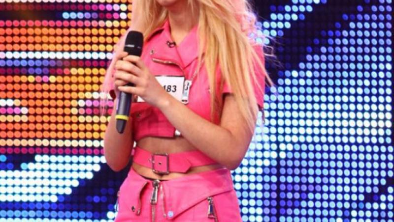 Fără BAC, dar cu job de PR-iţă! Barbie de România ne arată tot ce poate! „Dacă ești blondă și zâmbești, poți orice!”