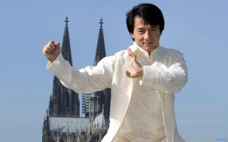 Jackie Chan este greu de egalat! Maestrul în arte marțiale a spart 12 blocuri de ciment, dar nu oricum! (VIDEO)
