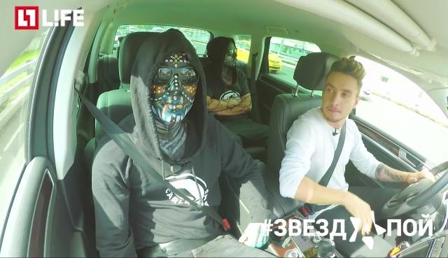 Cântă "Eroina" şi în trafic! Aşa sigur nu l-ai mai văzut pe juratul X Factor! Carla's Dreams face karaoke în maşină