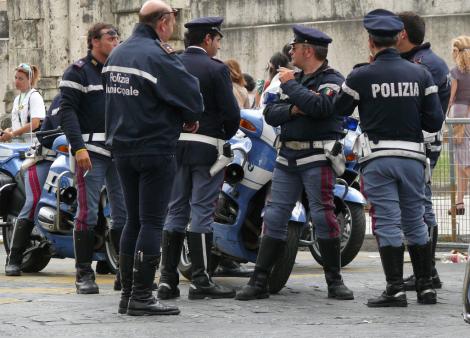 Tragedie în Italia! 31 de persoane au fost rănite după ce o mașină a intrat în participanții la un festival local din Sardinia