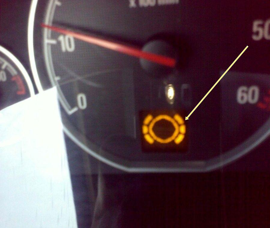 Ți s-a aprins acest beculeț pe bord? Trebuie să ajungi imediat la un service auto