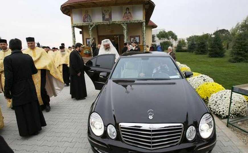 Mesajul Patriarhului Daniel &icirc;n 2017 pentru rom&acirc;ni: &bdquo;Pentru că &icirc;n fața lui Dumnezeu nu contează c&acirc;t am adunat &icirc;n jurul nostru, ci...&rdquo;