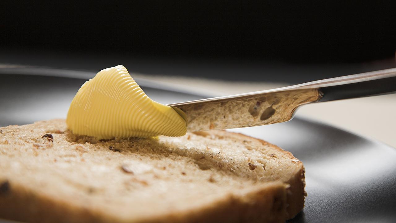 Ce se întâmplă dacă mănânci sandvișuri cu margarină! Schimbările se văd imediat!