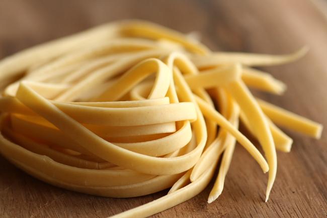 Cum faci paste, chiar la tine acasă! Nu mai da banii aiurea, spaghetele vor avea un gust total diferit!