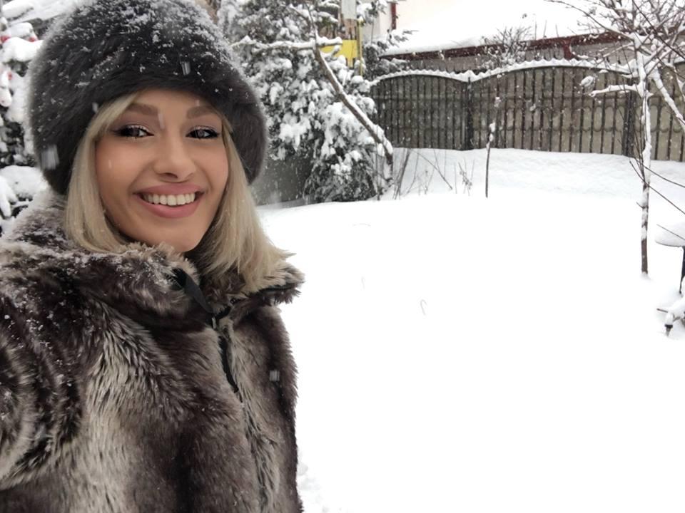 "Să fie cu căldură". Alina Eremia a pus fotografia asta pe internet şi a str&acirc;ns peste 21.000 de like-uri