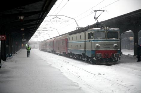 CFR Călători a anulat 80 de trenuri. Situaţie gravă pe ruta Bucureşti - Constanţa