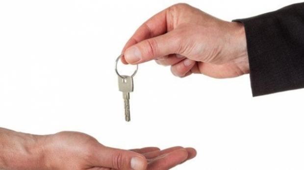 Lucrezi la peste 50 de kilometri de casă? Guvernul &icirc;ţi dă bani pentru chirie