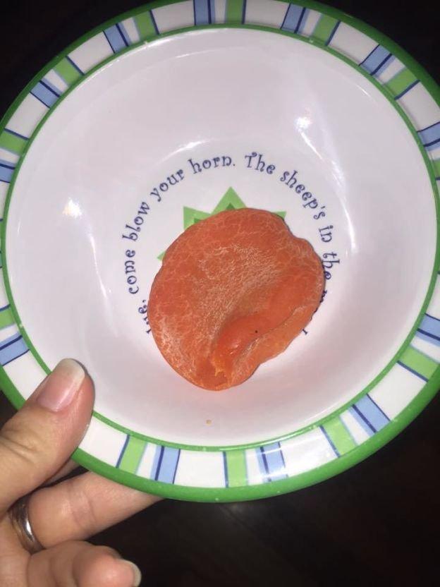 O mamă a crezut că a găsit un săpun cu aromă de fructe, dar a rămas șocată c&acirc;nd a aflat de fapt ce avea &icirc;n m&acirc;nă!