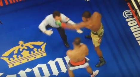VIDEO: Alo, care aţi stins lumina?!?! Un arbitru a fost lovit din greşeală de un boxer... cine să-l numere?!