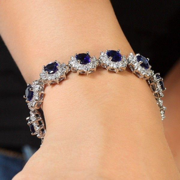 O femeie a găsit pe stradă o bijuterie de 40.000 de euro, echivalentul unei garsoniere! Ce s-a &icirc;nt&acirc;mplat apoi chiar &icirc;ntrece orice imaginație