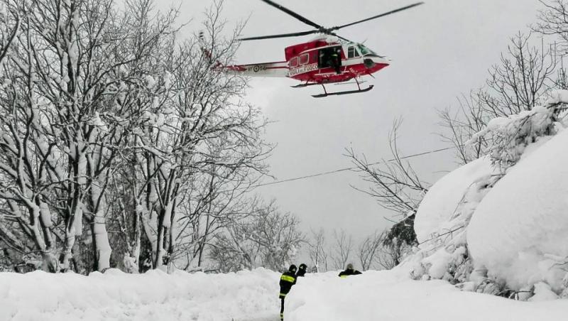 IMAGINILE DURERII! Avalanșă în Italia: Pompierii au localizat șase supraviețuitori sub dărâmături și zăpadă