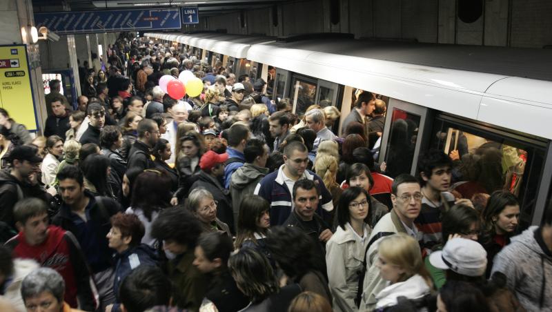 Alertă la metrou. Oamenii din stația „Universitate” sunt evacuați!