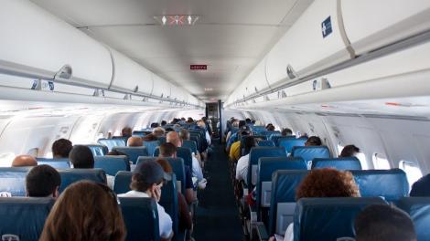 Călătorești cu avionul? Niciodată să nu te așezi pe aceste locuri: "În cazul în care ţi se face rău..."