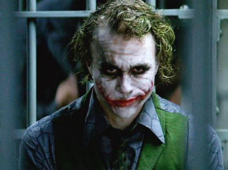 "Why so serious?" La nouă ani de la moartea sa, Heath Ledger rămâne în istorie. Joker, rolul blestemat care i-a adus moartea
