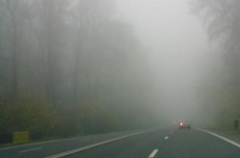 Atenţie, şoferi! Meteorologii au anunţat COD GALBEN de ceaţă. Zonele afectate