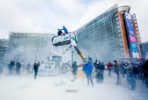 A nins cu lapte praf la Bruxelles: "Devine o chestiune de supraviețuire"