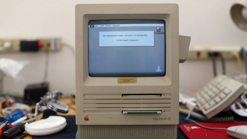 24 ianuarie. Românii înfăptuiau Mica Unire. Americanii lansau primul computer Apple Macintosh