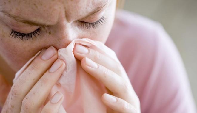 Video. Femeia asta trăieşte o dramă greu de imaginat. Cum e să fii ALERGICĂ chiar şi la soţul tău: "Nu pot nici măcar să &icirc;l &icirc;mbrăţişez"