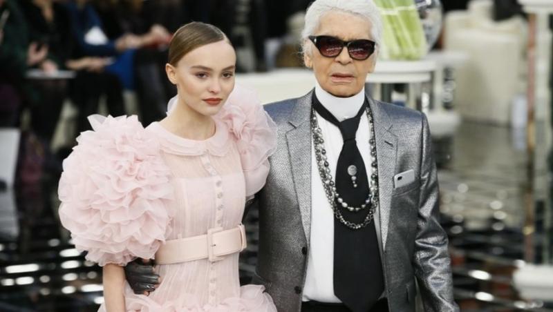 Lily-Rose, fiica lui Johnny Depp, a strălucit pe podium. Îmbrăcată într-o rochie de mireasă superbă, actrița a atras toate privirile