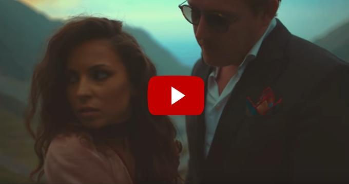 VIDEOCLIP NOU: Asta e melodia pe care o pui pe REPEAT! Ami și What's UP - Un actor