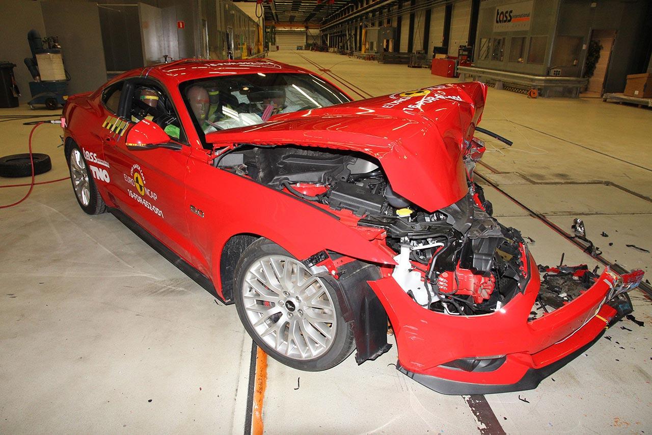 Ford Mustang dezamageste in crash test