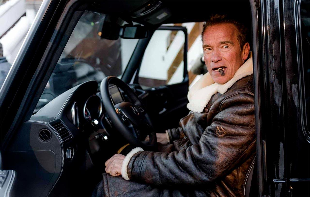 Arnold Schwarzenegger ne arata noua sa masina electrica