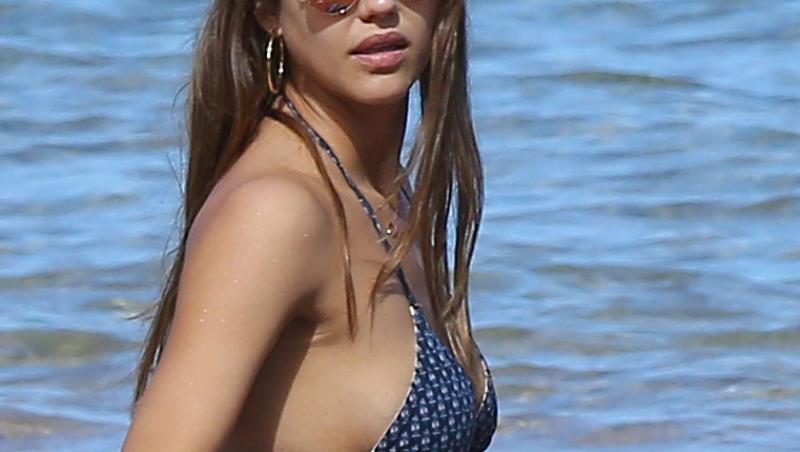 Imagini incendiare! Sexy vedeta a petrecut în bikini: Jessica Alba a început noul an la plajă