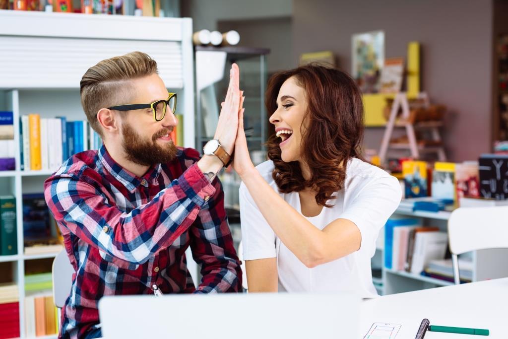 Trendurile anului &icirc;n ceea ce privește spațiul de lucru. Ce se &icirc;nt&acirc;mplă cu birourile pe care le știm cu toții