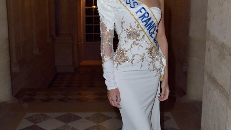 Galerie FOTO! Iris, 24 de ani, crème de la crème. Cum arată Miss Franța, cea mai frumoasă femeie din lume în 2017, într-o zi normală