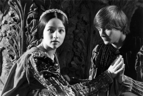 Romeo şi Julieta de Dâmboviţa: ”A bătut-o, domnişoară, când a sărit şi ea cu cuţitul la el! Şi am fost chemaţi la Poliţie!”