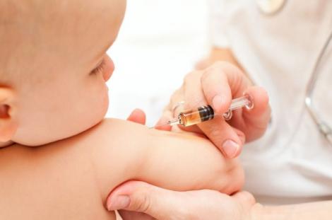 Mare atenție, părinți! Două vaccinuri din programul naţional de vaccinare a copiilor lipsesc din cabinetele medicilor de familie