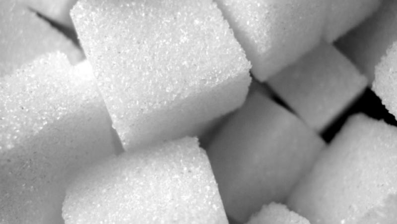 Zahărul care ucide. Doza zilnică recomandată este de 80 grame pentru adulți și 60 grame pentru copii. Tu cât consumi?