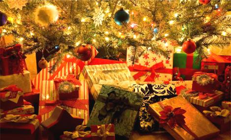 În loc de scrisoare pentru Moş Crăciun, o fetiţă şi-a cumpărat singură cadourile dorite! Cu ajutorul mamei care dormea, copila a făcut cumpărături online de sute de dolari