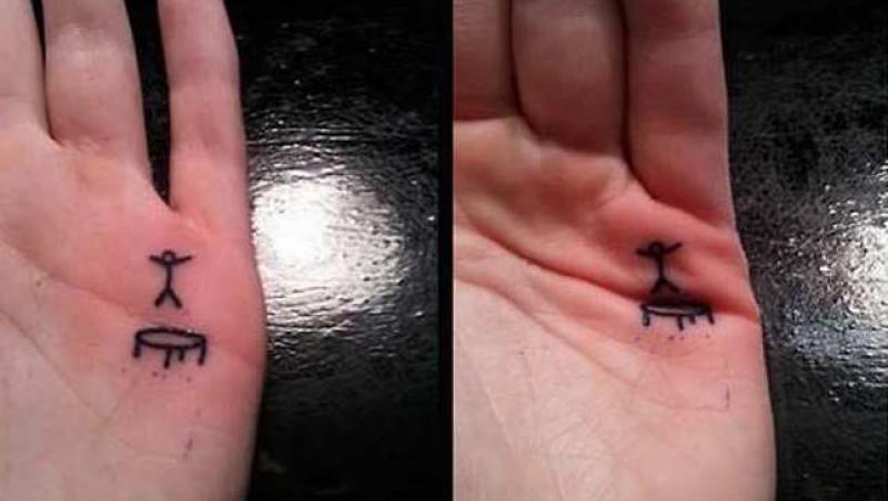 FOTO: Cel mai AMUZANT tatuaj din istorie! Ce a putut să-și deseneze ÎN PALMĂ! N-o să crezi, dar chiar se mișcă